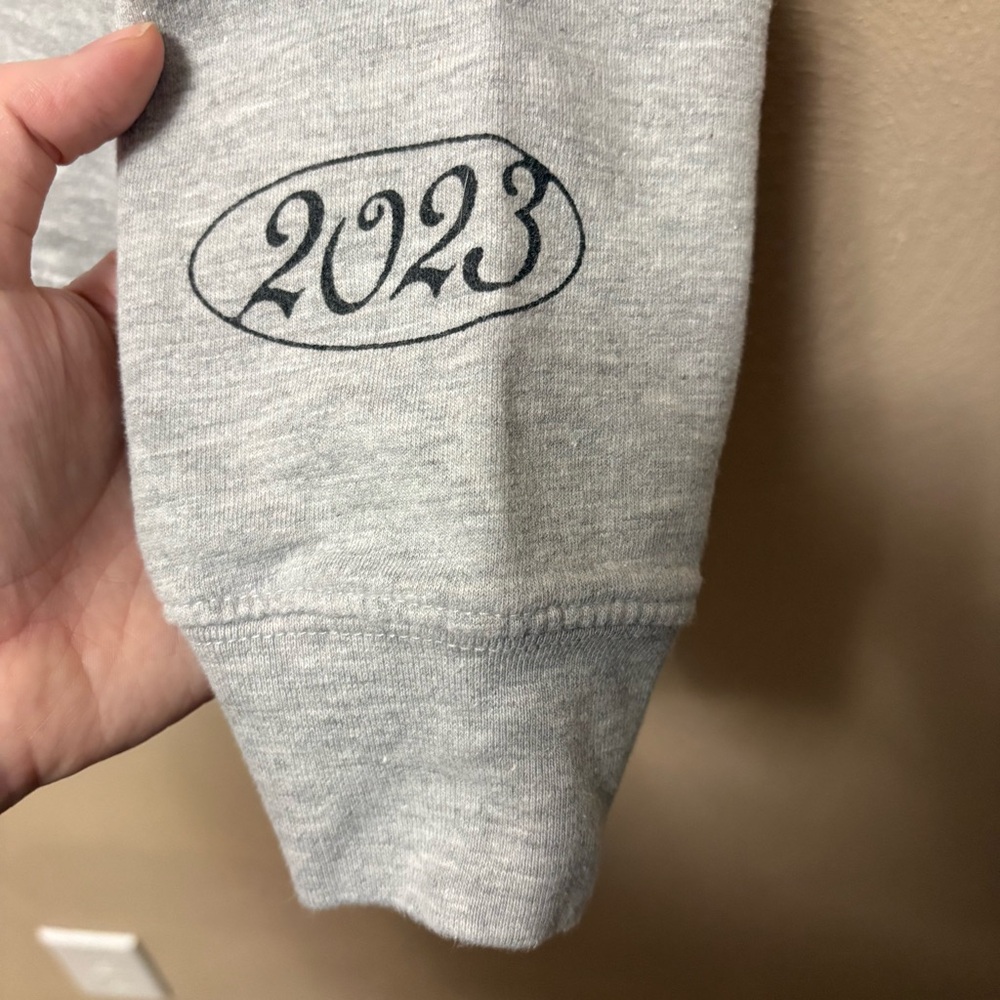 Taylor Swift The Eras Tour 2023 Gray Crewneck Sweatshirt Size Medium - Picture 5 of 7